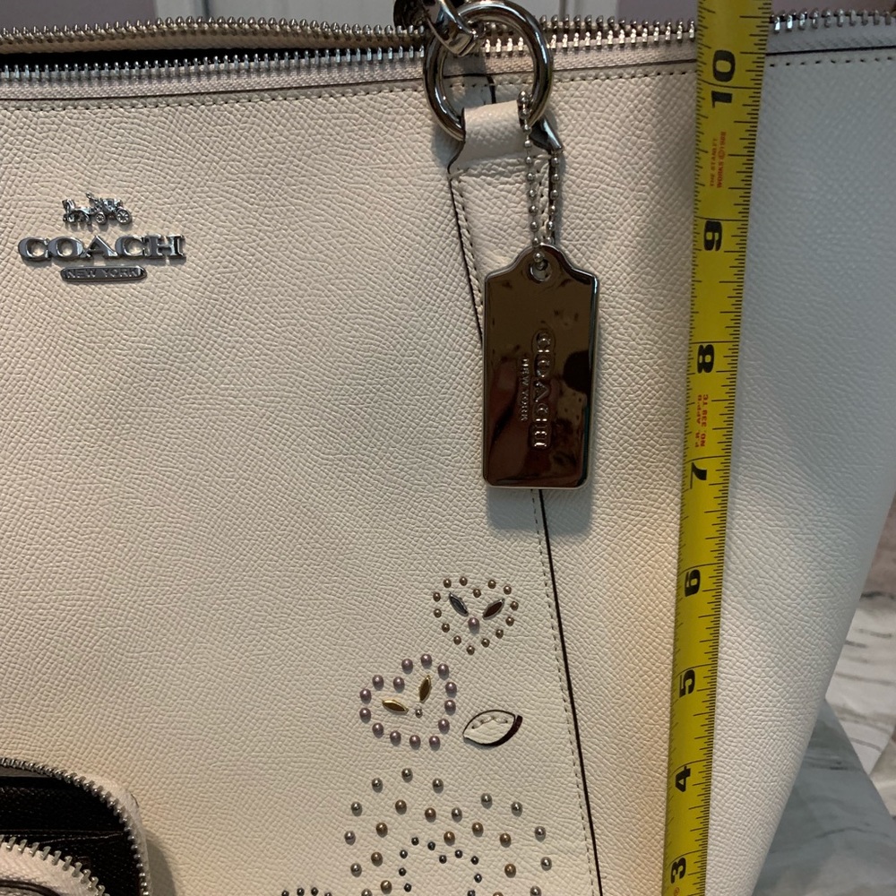 Beautiful & chic Coach tote and wallet with rivets - Picture 4 of 7